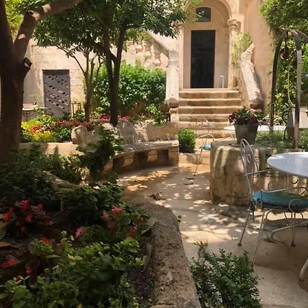 Il Giardino Della Regina Bed & Breakfast 3*